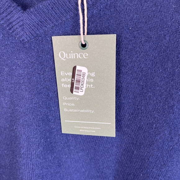 QUINCE Navy Mongolian Cashmere V-Neck Sweater Mens NWT Size Medium - Picture 11 of 11